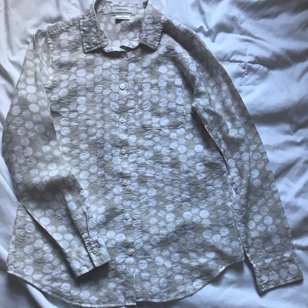 Long sleeve Van Heusen. blouse. Size small.